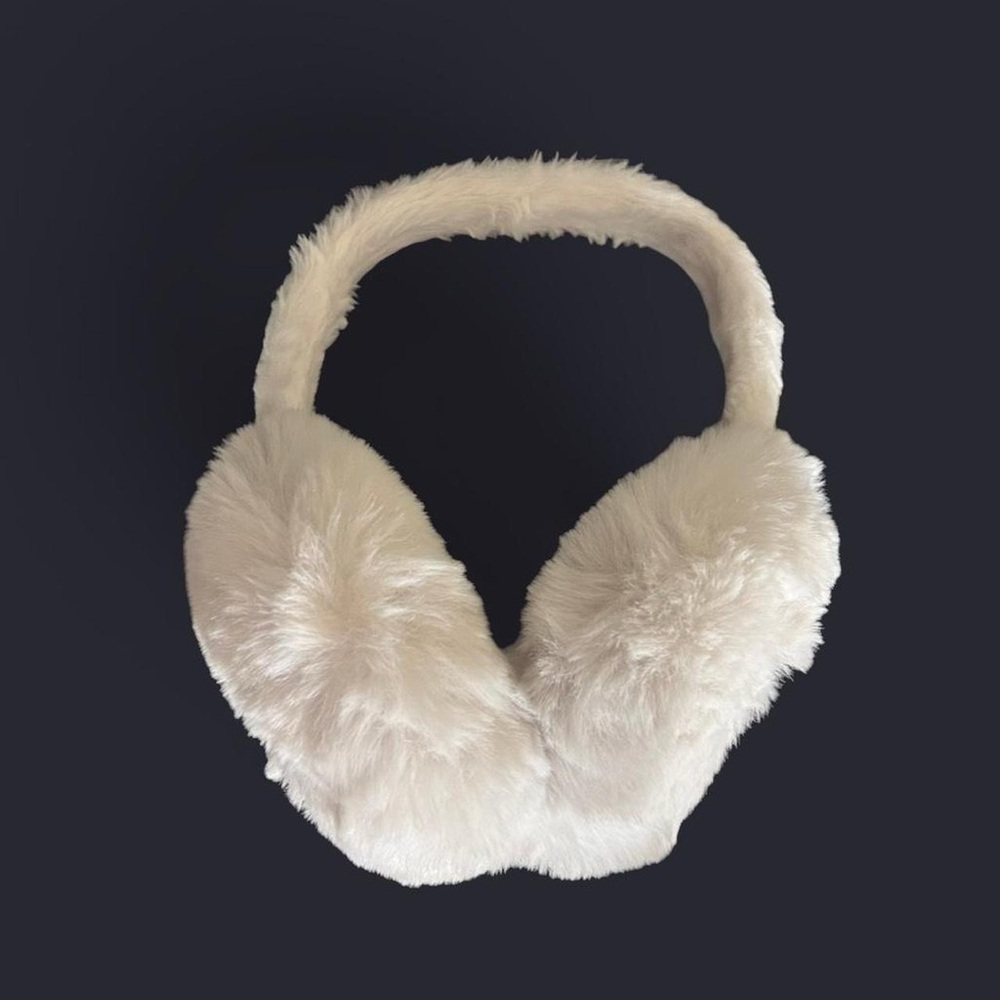 Soft white faux fur earmuffs‎